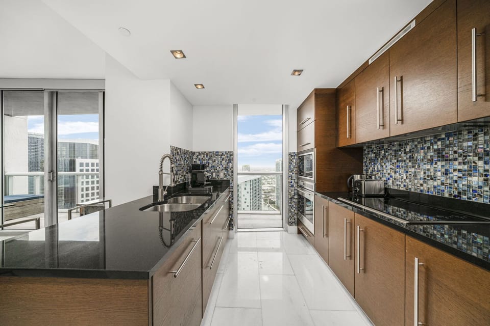 Well-equipped&stylish kitchen! Brew your own coffee and enjoy the endless view!