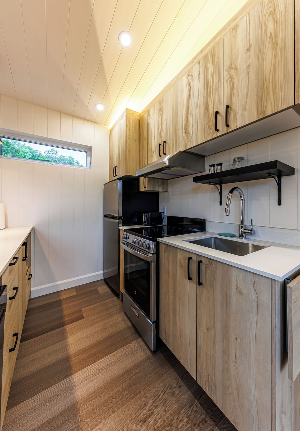 Chalet, 2 Bedrooms | Private kitchen | Fridge, microwave, coffee/tea maker