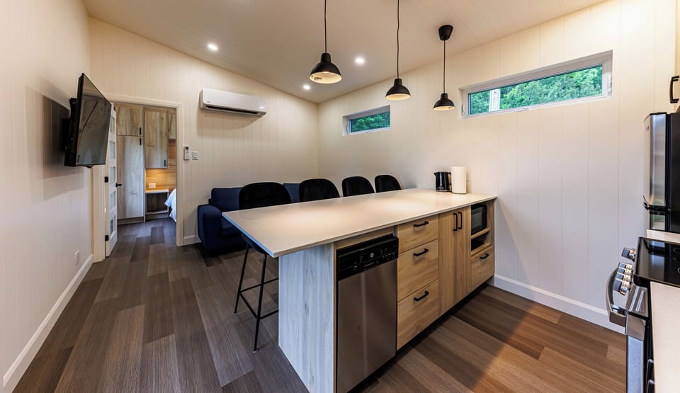Chalet, 2 Bedrooms | Private kitchen | Fridge, microwave, coffee/tea maker