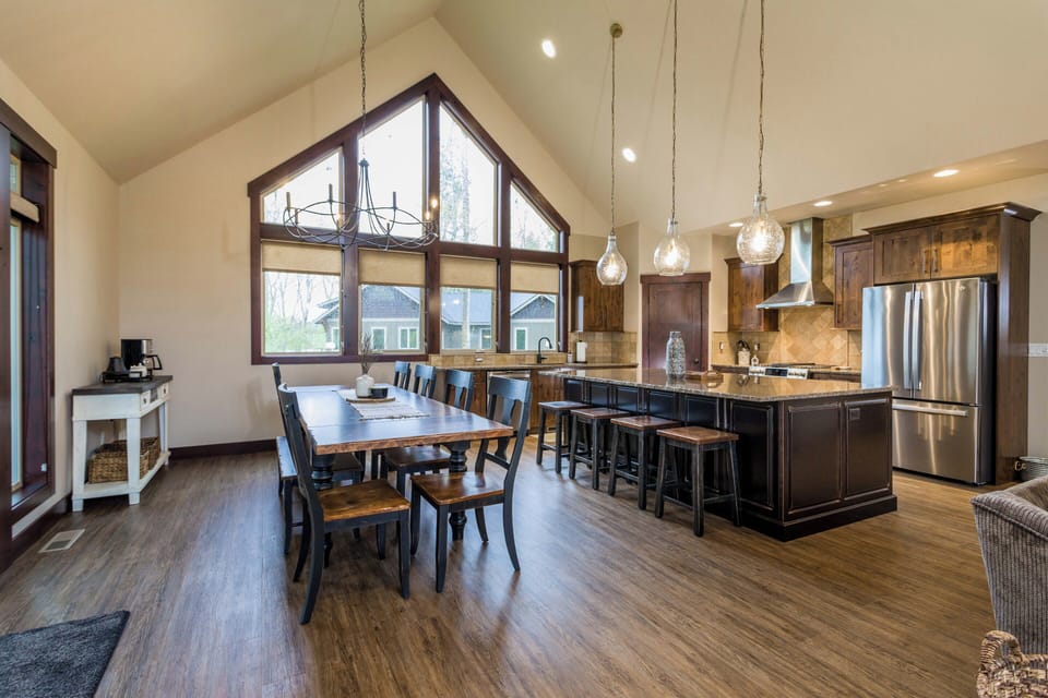 Gather round the table | Main Level