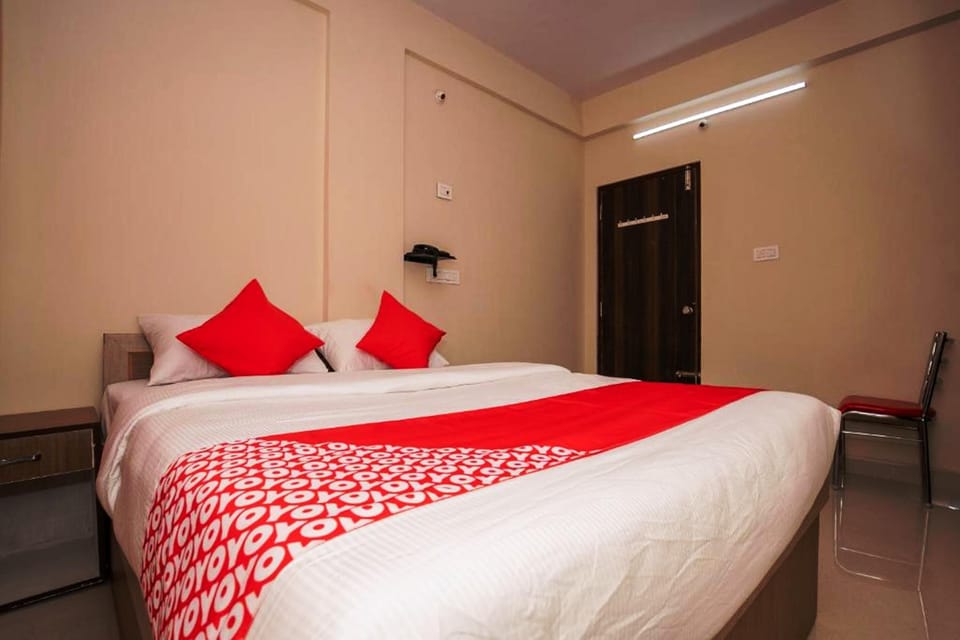 Deluxe Double Room | Hypo-allergenic bedding, iron/ironing board, bed sheets