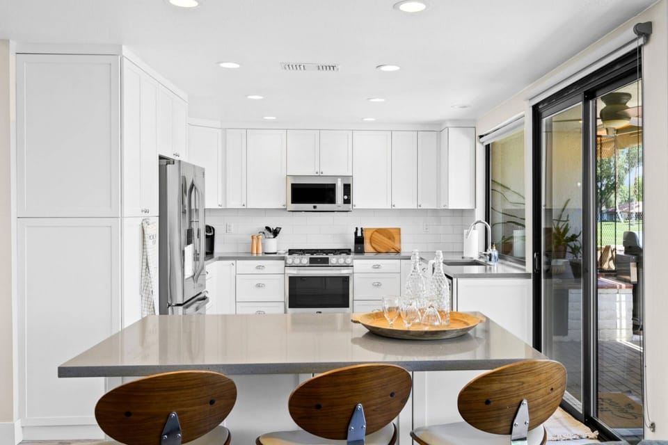 New & Clean Kitchen!
