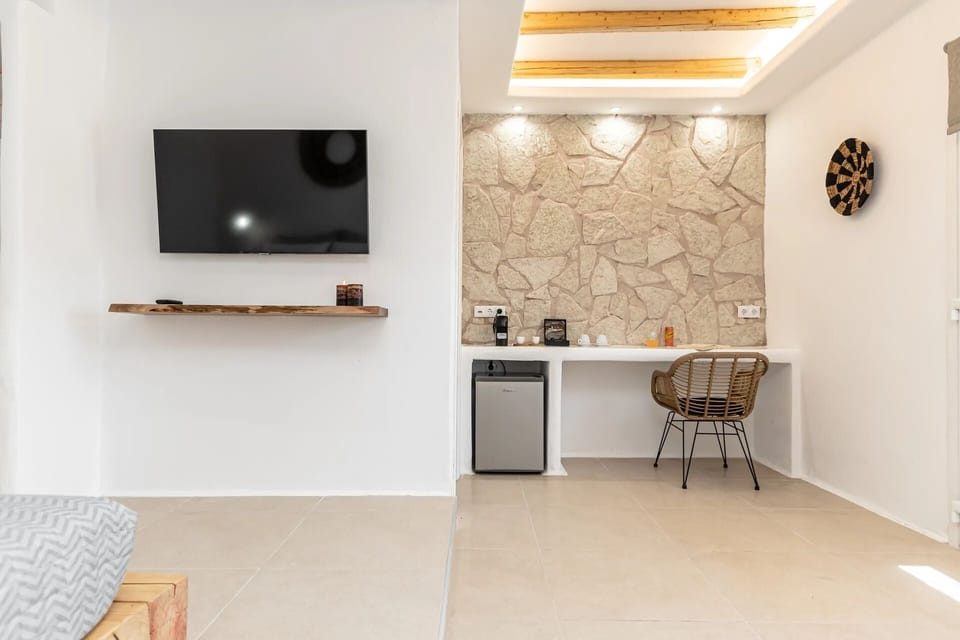 Junior Suite with Private Veranda & Outdoor Hot Tub | Semi-Basement | Living area | Smart TV