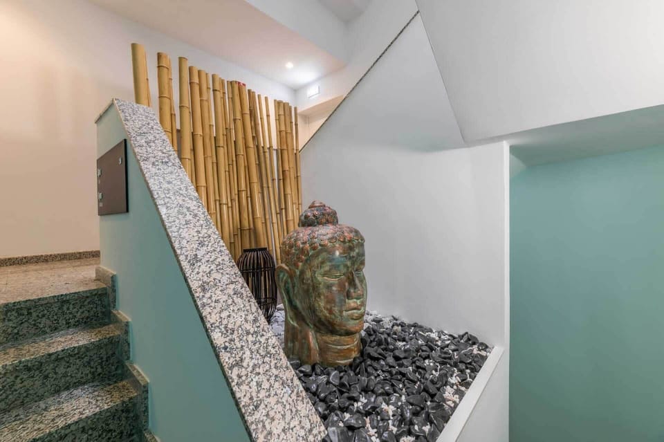 Couples treatment rooms, sauna, steam room, body treatments