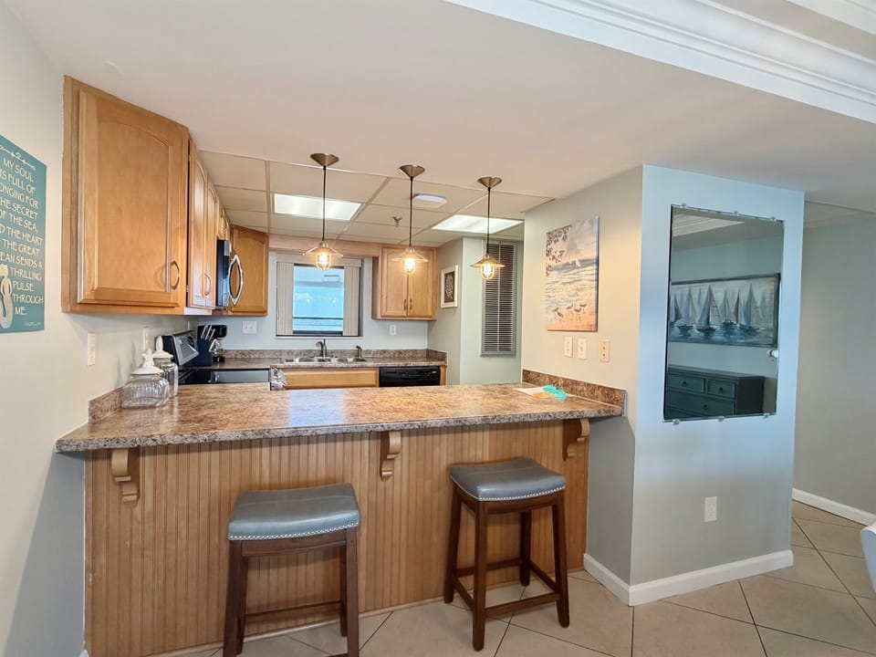 Breakfast Bar and Great Kitchen