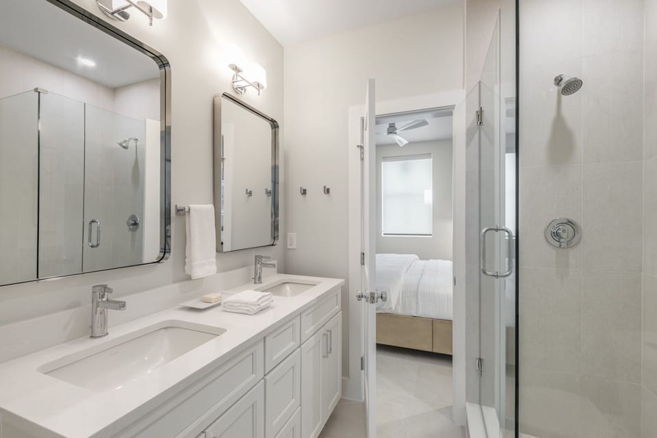 Jack and jill bathroom