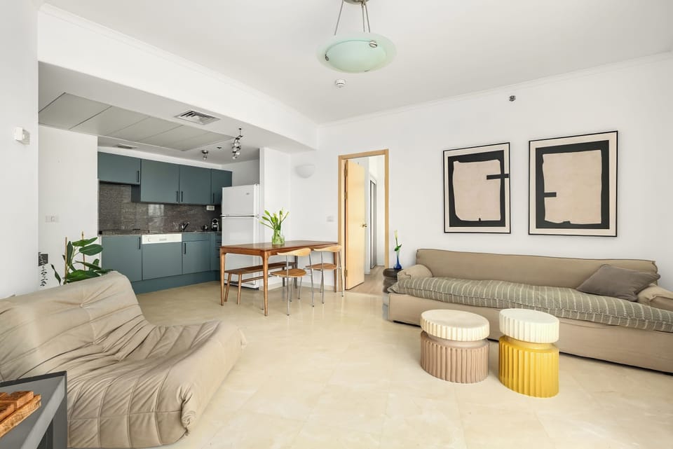 Apartment | Living area | Flat-screen TV