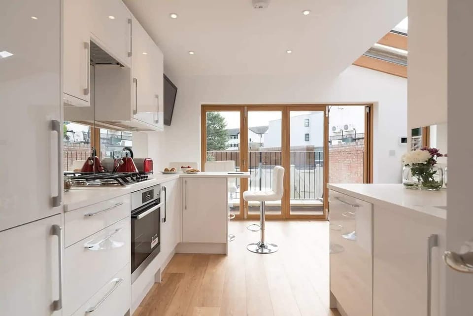 Apartment | Private kitchen | Fridge, microwave, oven, stovetop