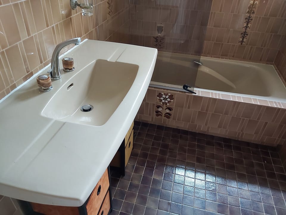 Classic Double Room, Shared Bathroom | Bathroom