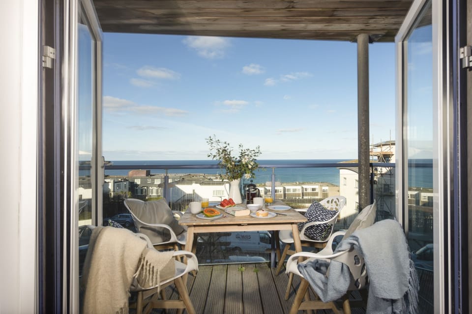 Balcony access - Fistral Lookout, Ocean 1