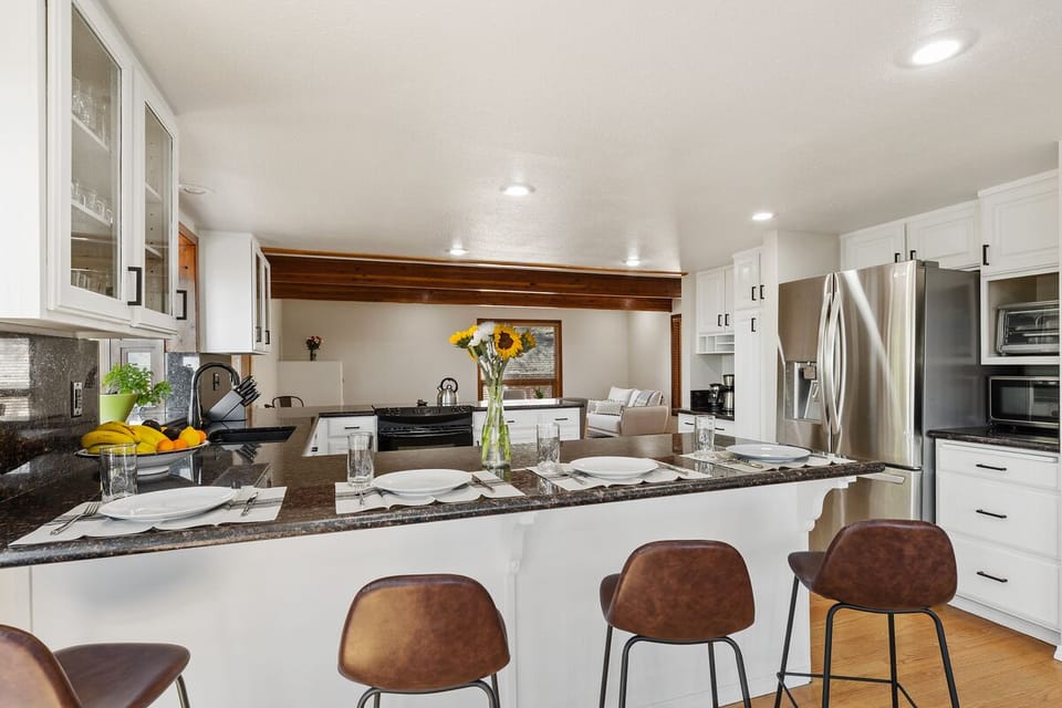 Kitchen & Counter Bar
