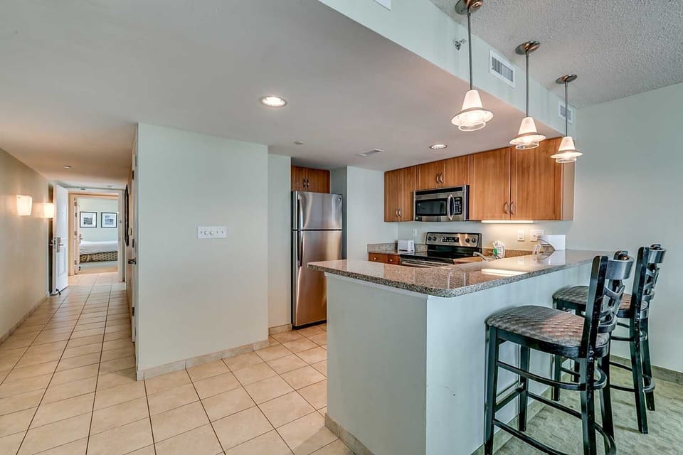 Kitchen with breakfast bar 