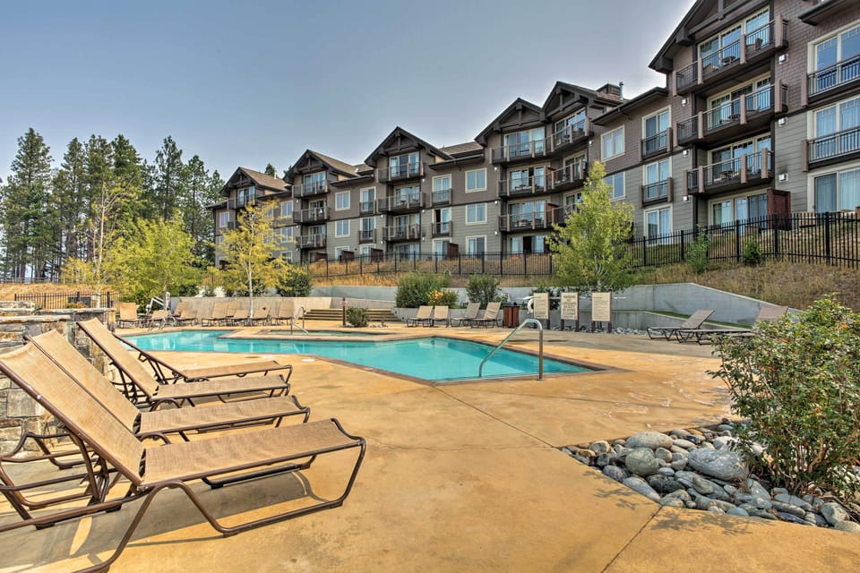 Community Amenities | Lodge Heated Pool & Hot Tub