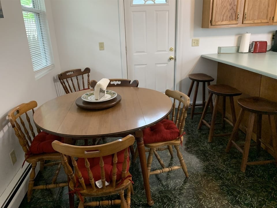Eat-in Kitchen
