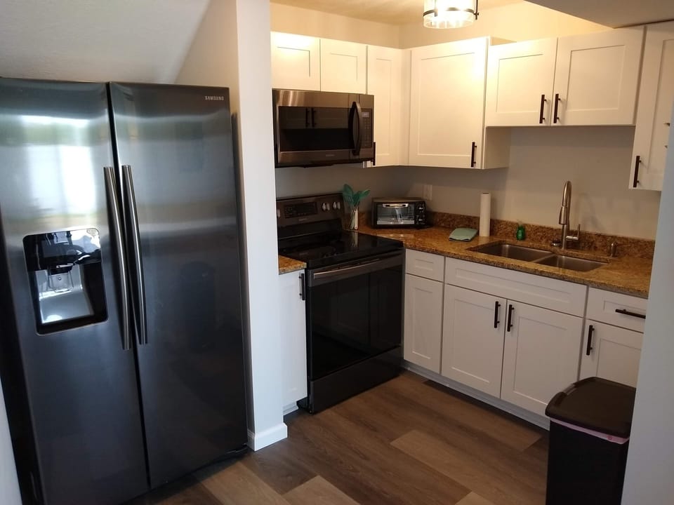 Fully loaded kitchen, granite countertops, black stainless brand new appliances