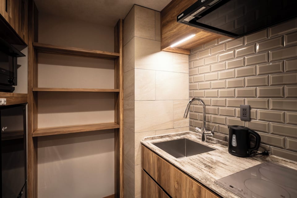 Designer Twin Room (Pedal), Non Smoking | Private kitchen | Microwave, electric kettle