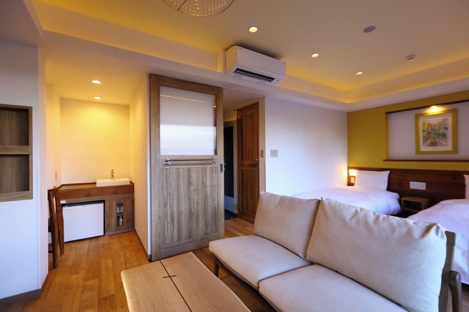 Designer's Twin Room 300 (THREE HUNDRED), Non Smoking | Down comforters, desk, soundproofing, free WiFi