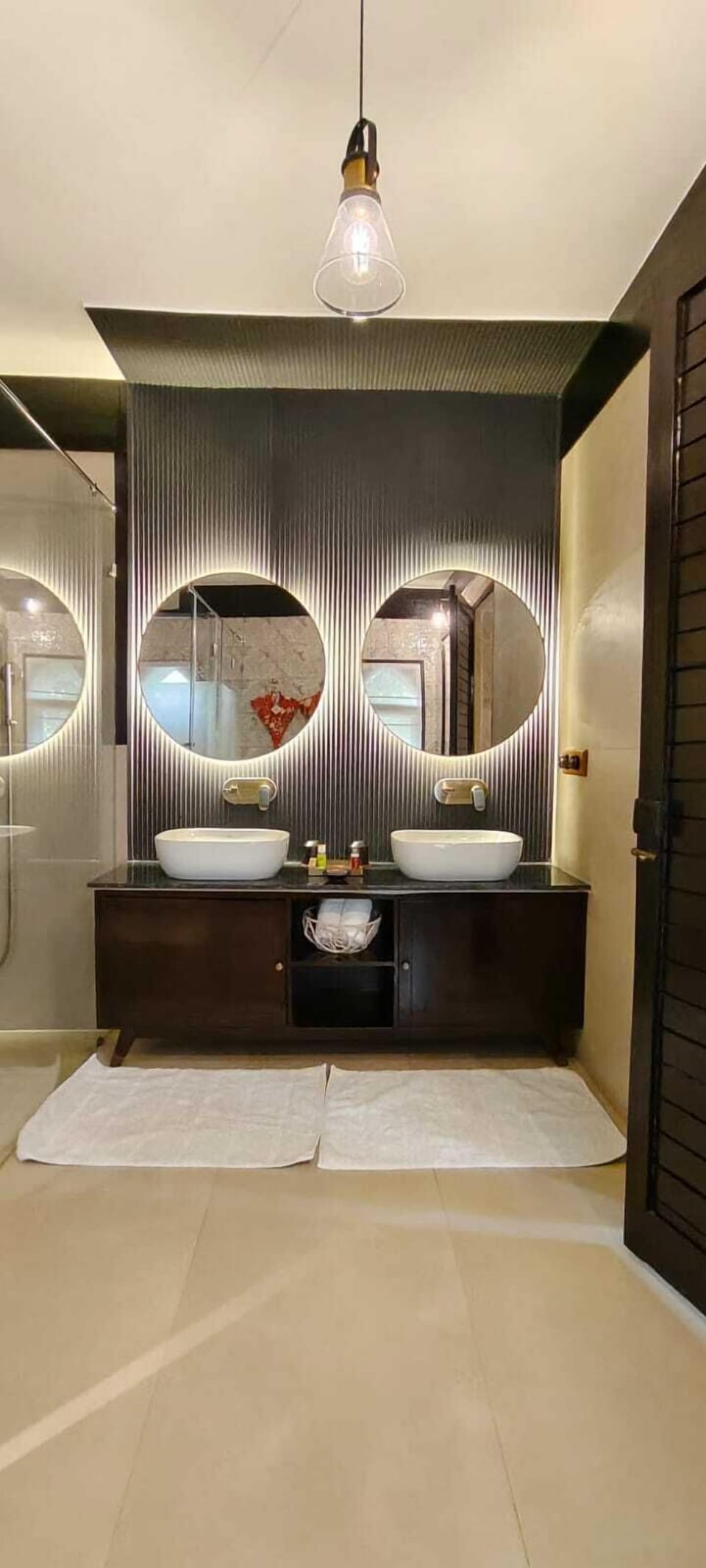 Luxury Room | Bathroom | Shower, free toiletries, hair dryer, bathrobes