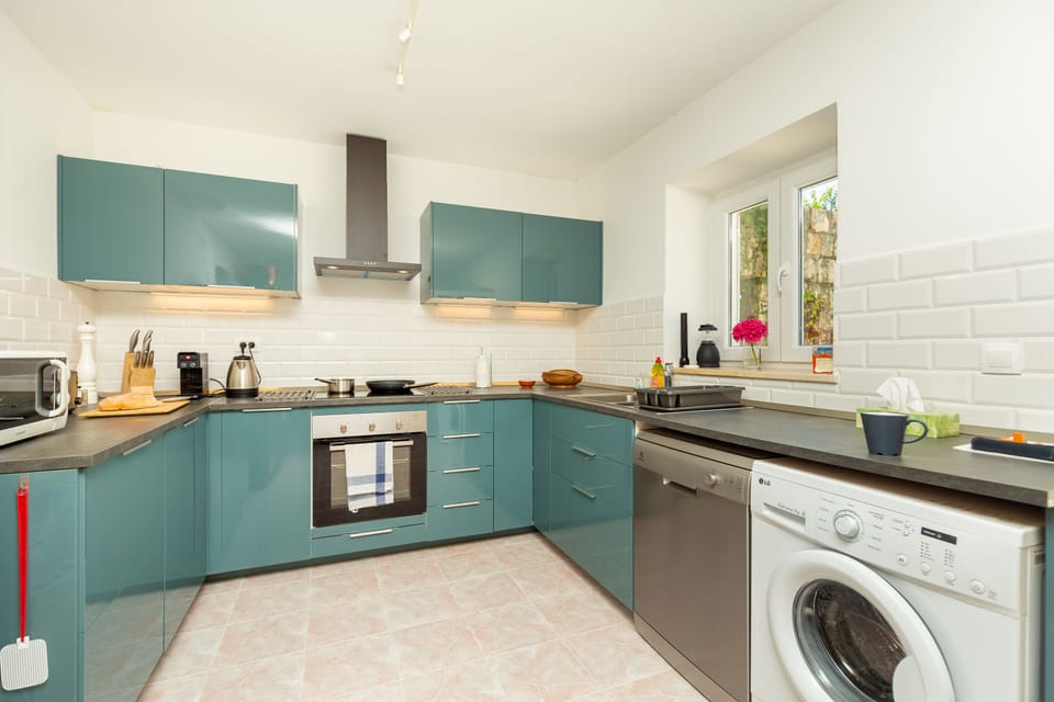 Traditional Villa | Private kitchen | Fridge, microwave, oven, stovetop