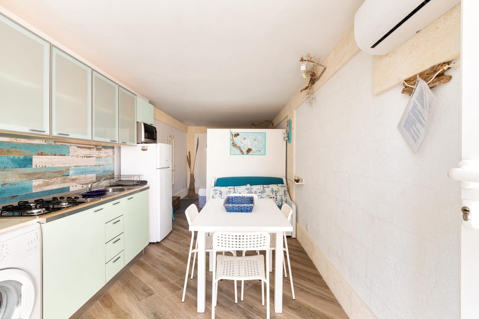 Full-size fridge, microwave, oven
