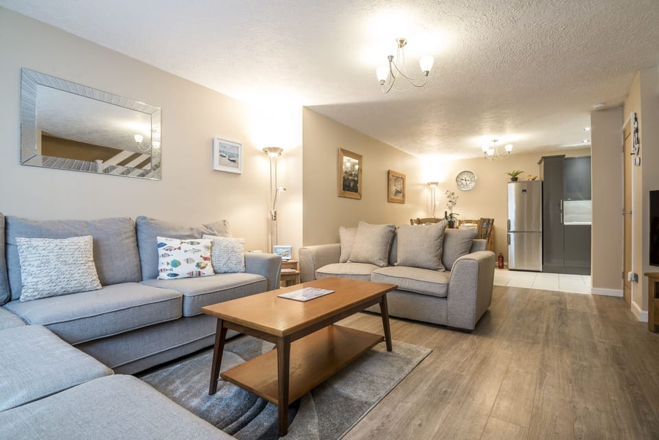 Apartment (2 Bedrooms) | Living area