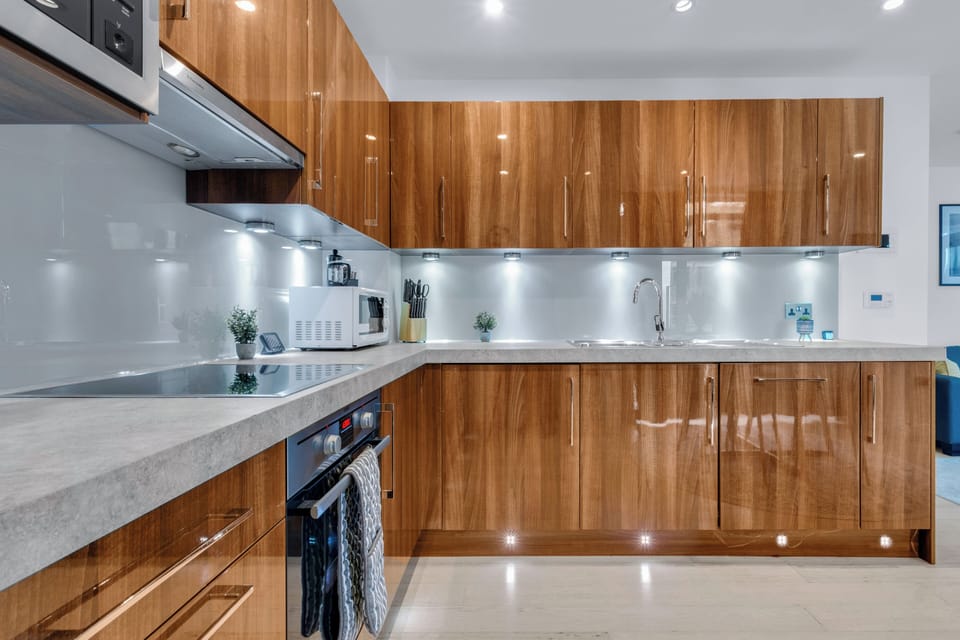 Deluxe Apartment, 2 Bedrooms, Non Smoking, Kitchenette | Private kitchen | Fridge, stovetop, electric kettle, toaster