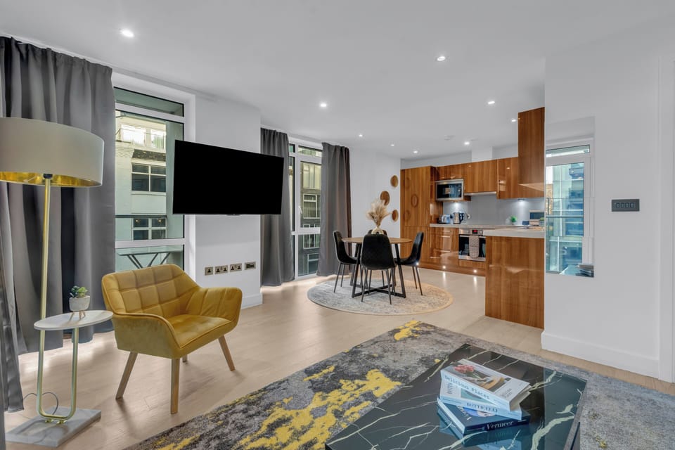 Deluxe Apartment, 2 Bedrooms, Non Smoking, Kitchenette | Living area | Flat-screen TV