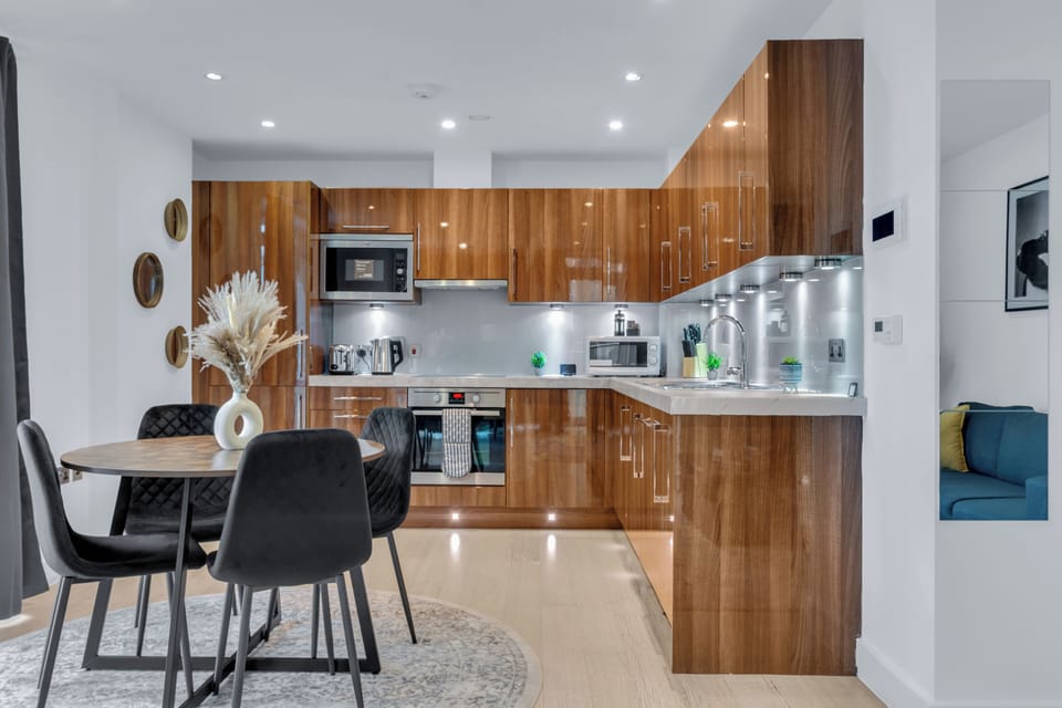 Deluxe Apartment, 2 Bedrooms, Non Smoking, Kitchenette | Private kitchen | Fridge, stovetop, electric kettle, toaster
