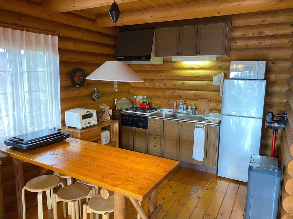 ・ All kitchen equipment can be used freely