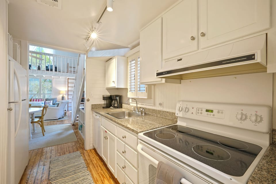 FULLY EQUIPPED KITCHEN ON FIRST LEVEL