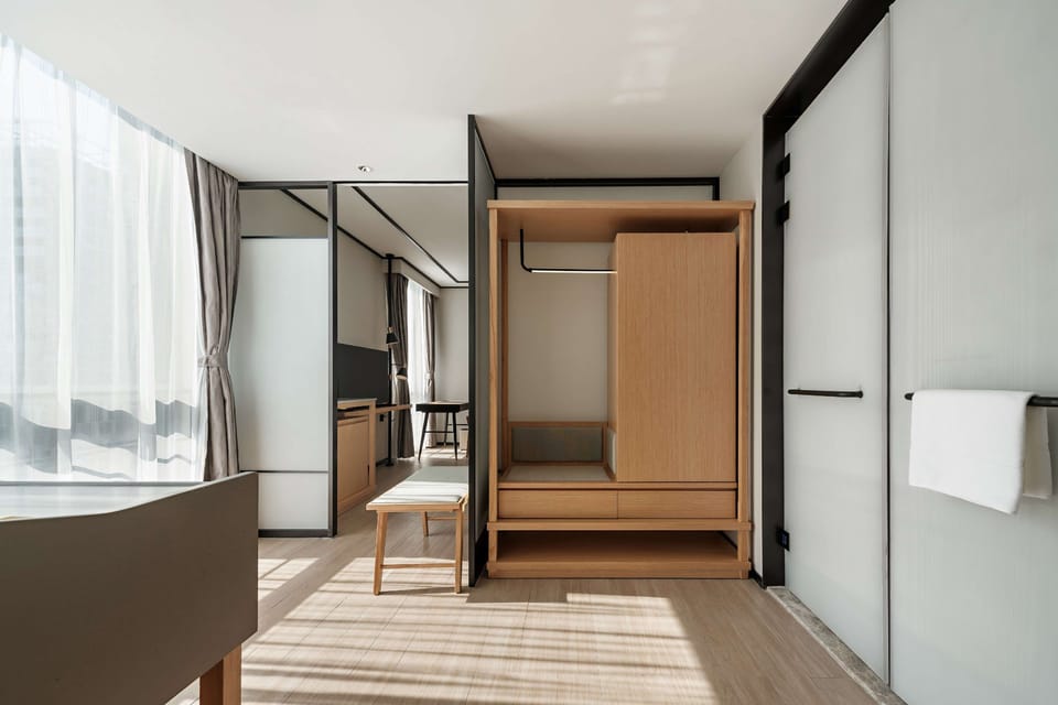 Room, 1 King Bed | Down comforters, memory foam beds, in-room safe, desk
