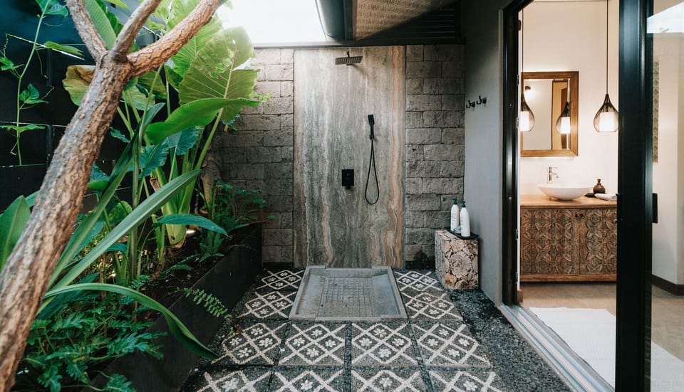 #1. Reconnect with nature in the outdoor shower!