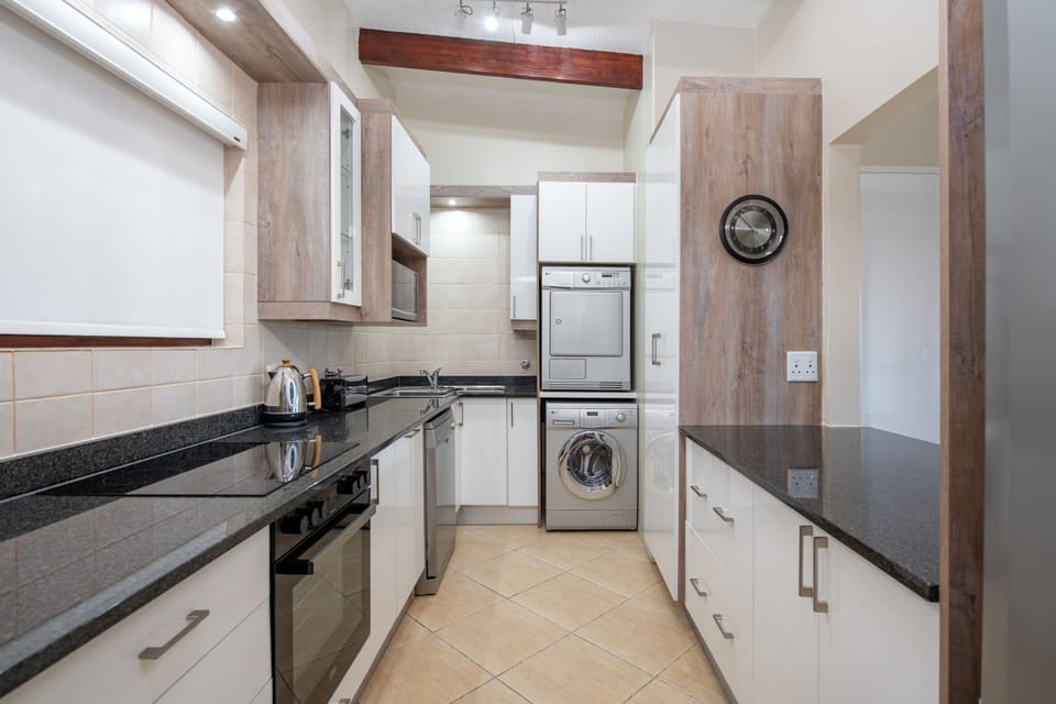 Superior Villa | Private kitchen | Fridge, microwave, dishwasher, electric kettle