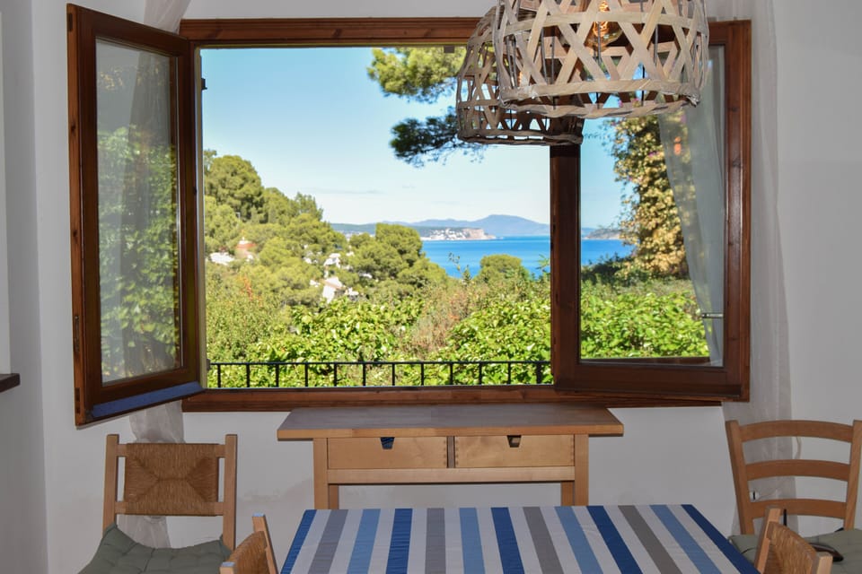 Villa 600 mts to the beach.BEGUR.Capacity 8 people.Pool, porch, wifi.COSTA BRAVA