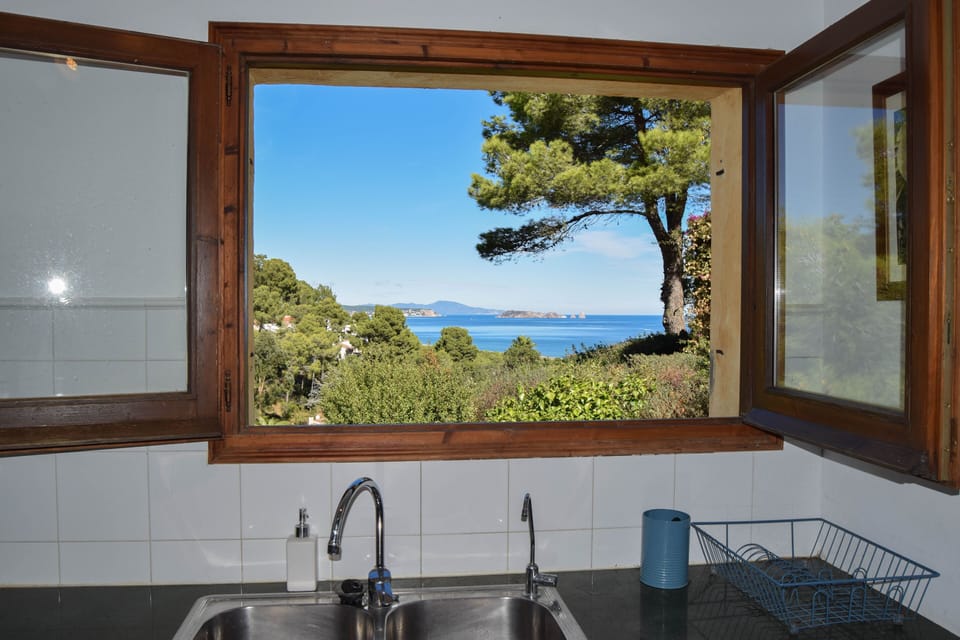 Villa 600 mts to the beach.BEGUR.Capacity 8 people.Pool, porch, wifi.COSTA BRAVA
