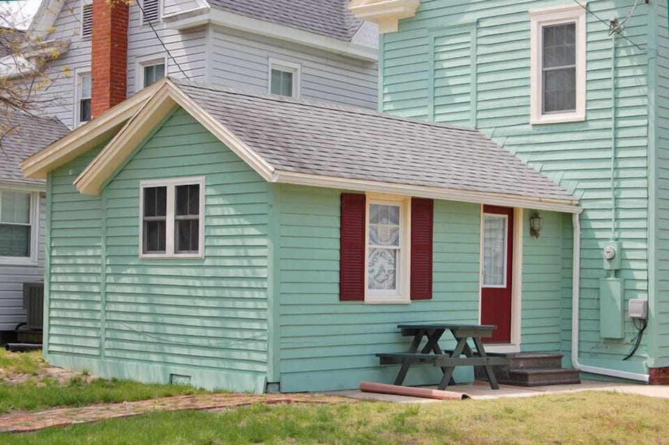 Side Door with Picnic Area