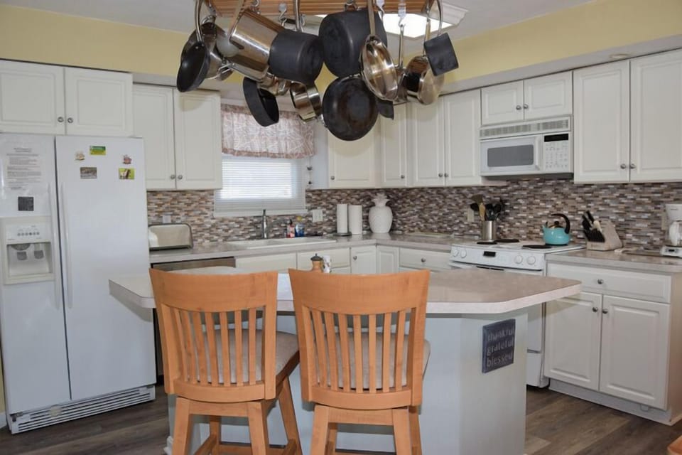 Seating at Kitchen Island 