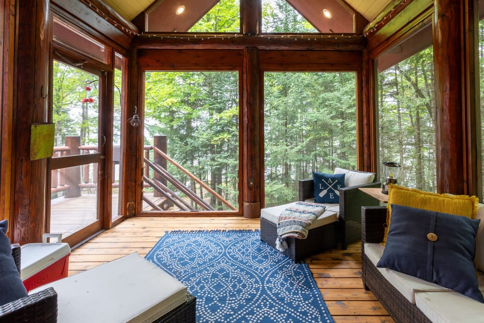 Lakeside Screen Porch. Nature view.
