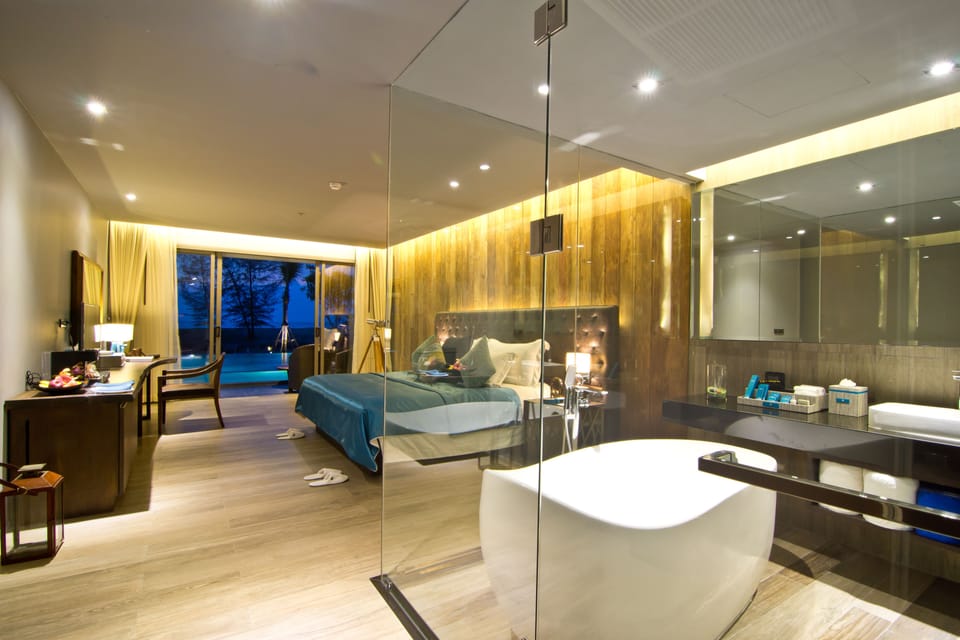 Egyptian cotton sheets, premium bedding, pillowtop beds, minibar