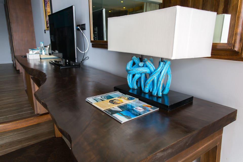 Egyptian cotton sheets, premium bedding, pillowtop beds, minibar