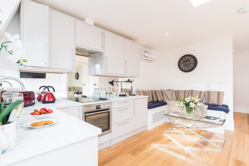 Apartment | Private kitchen | Fridge, microwave, oven, stovetop