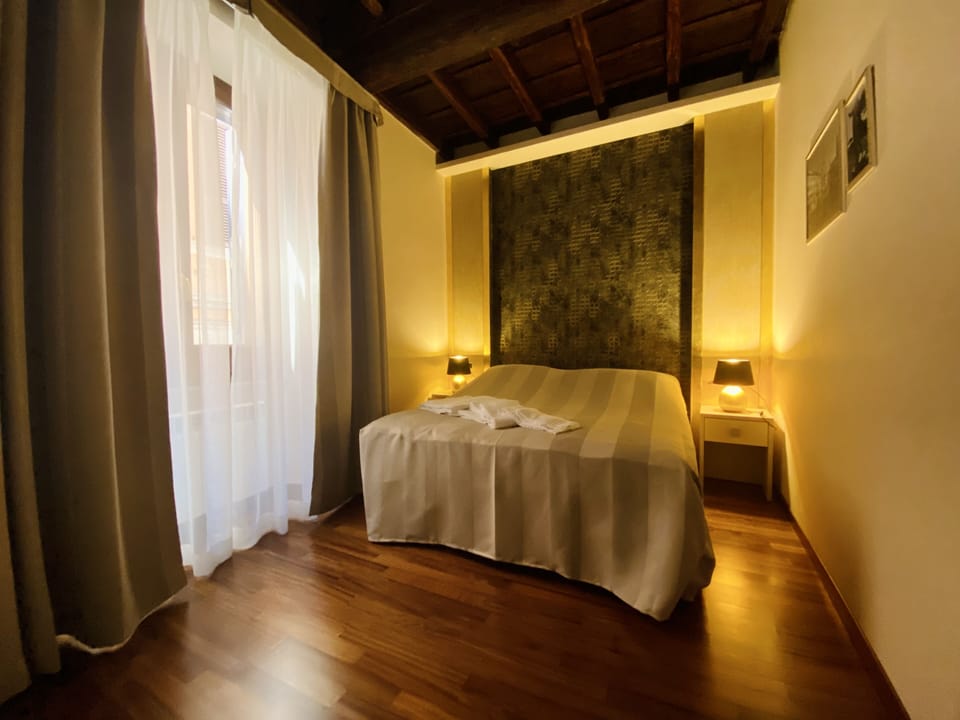 Premium bedding, down comforters, minibar, in-room safe