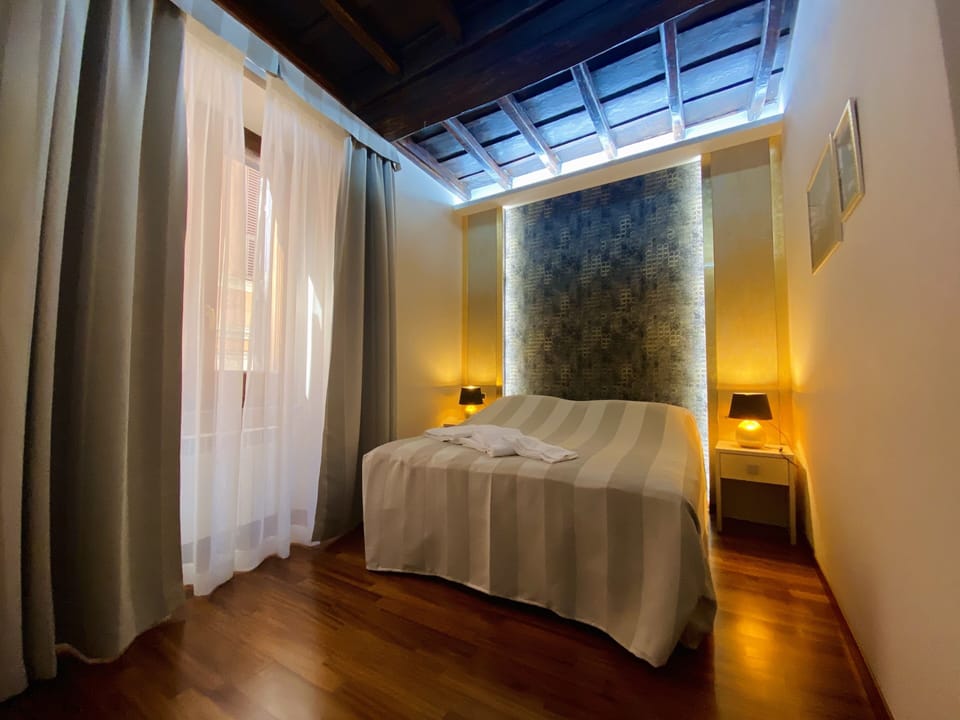 Premium bedding, down comforters, minibar, in-room safe