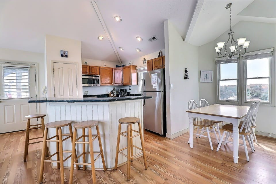 The Breakfast Bar and additional Dining Area offer ven more space to enjoy a delightful vacation meal.