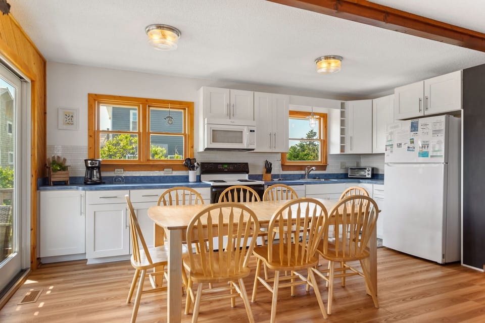 Fully equipped kitchen with seating for 8 at the dining table—ideal for family meals and gatherings.