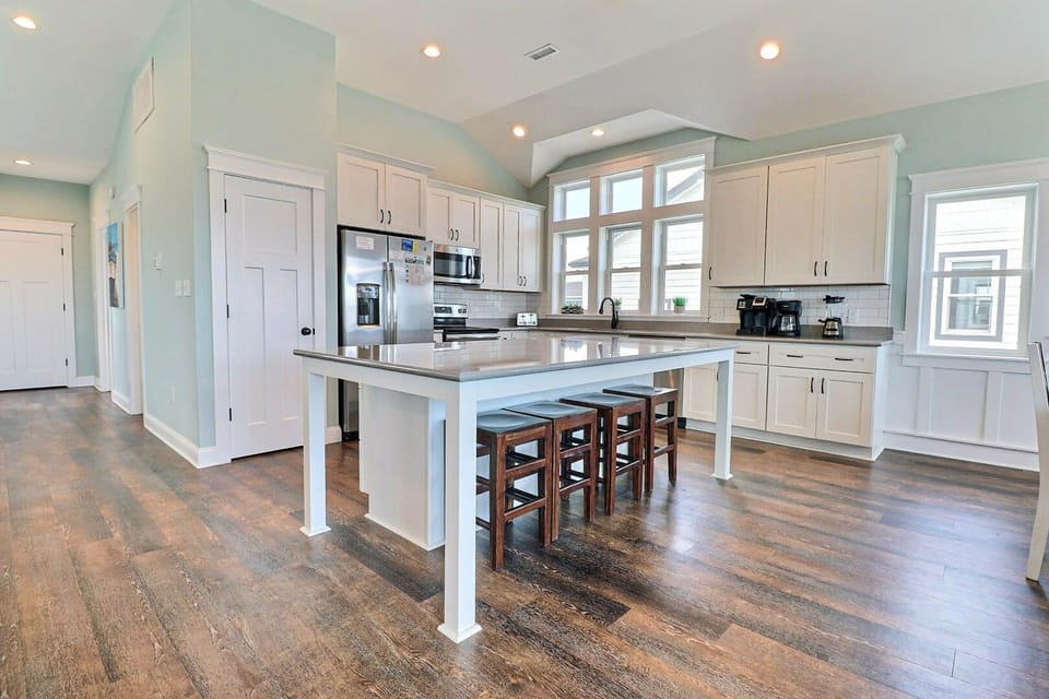 Kitchen Overview: Fully stocked kitchen with stainless steel appliances