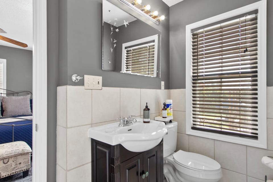 Full bathroom. 