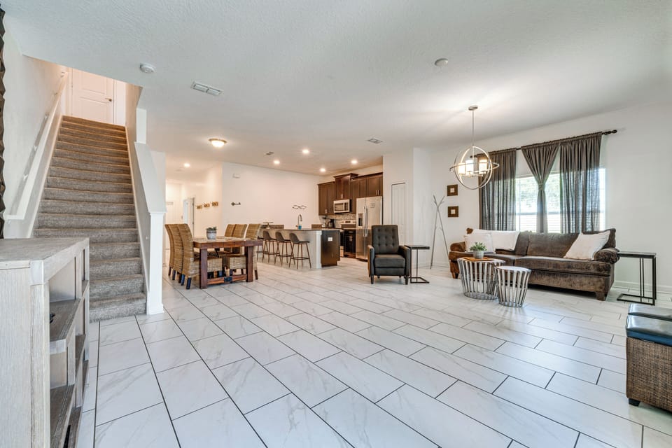 Interior | Open Floor Plan | Air Conditioning | Central Heating | Free WiFi