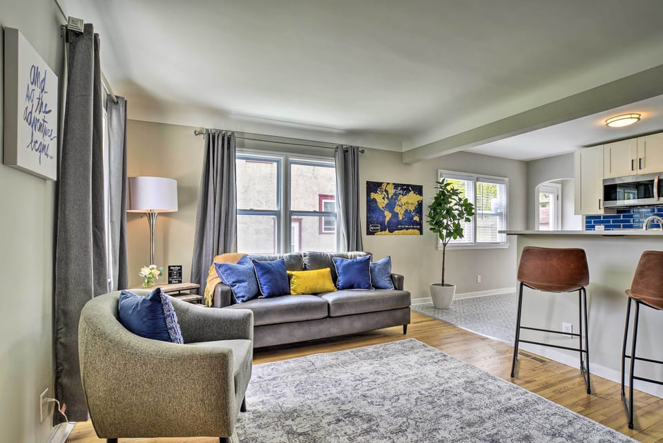 Living Room | Free WiFi (1,000 Mbps) | Smart TV