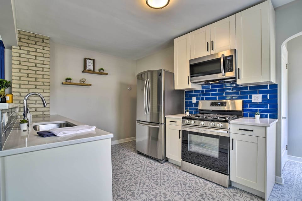 Kitchen | Dishware/Flatware | Pots/Pans